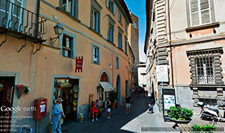 Rua em Orvieto, Úmbria (Google Earth)