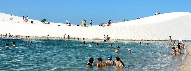 Lagunas y dunas en Lençóis Maranhenses (Maranhão), Brasil © / Gov. MA